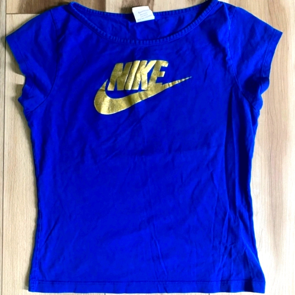 Girls Nike T-shirt